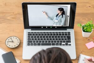 オンライン塾は特定継続的役務提供に該当する？
