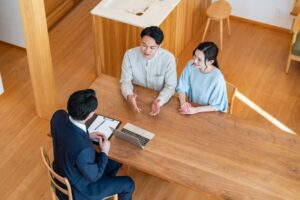 特定継続的役務提供事業者と訪問販売事業者のチェック