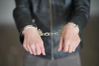 特商法違反は逮捕される?特商法が適用される取引と事業者