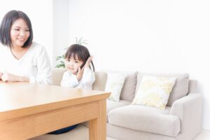 未成年者の子供と母
